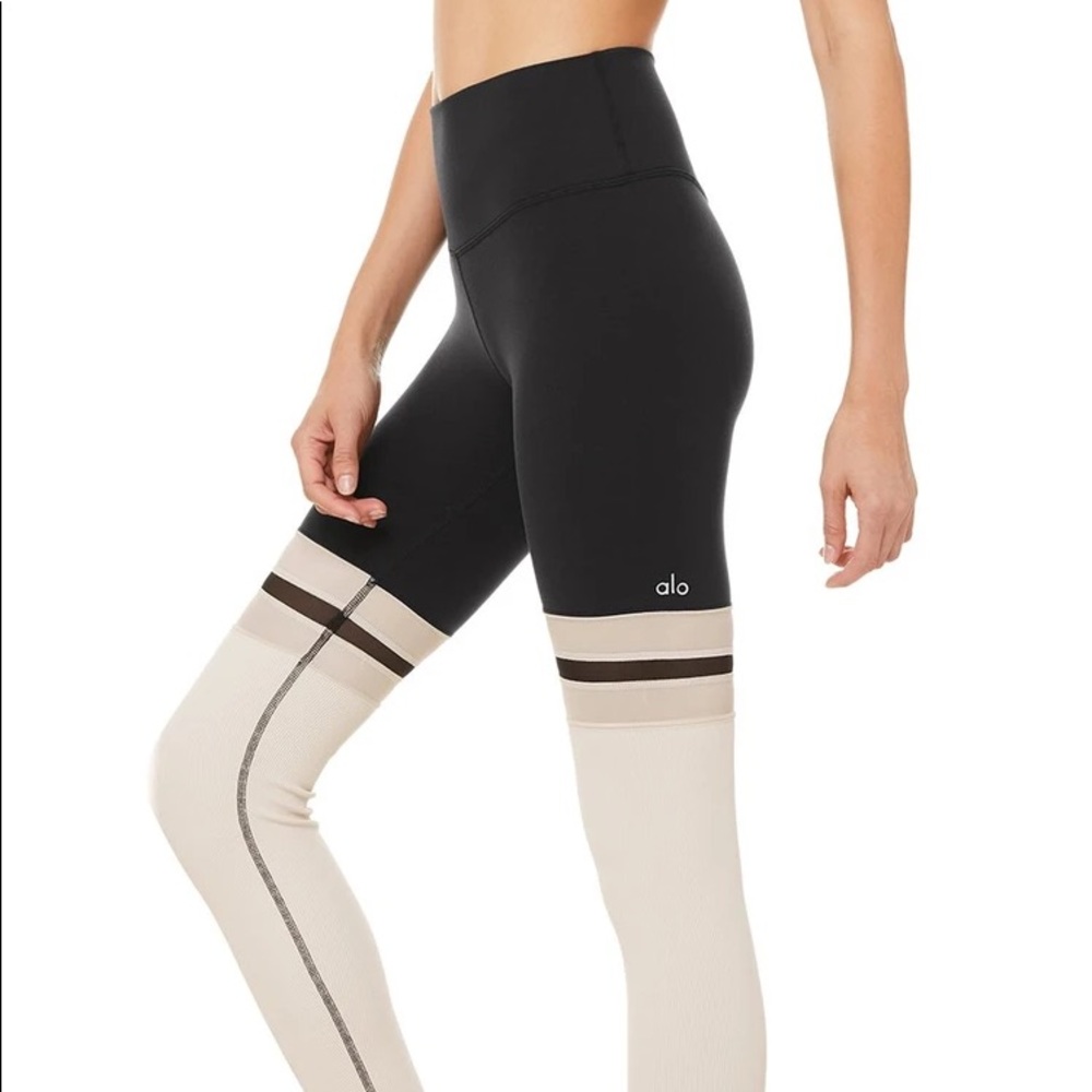 Alo Yoga 7/8 Player Legging in Black / Bone